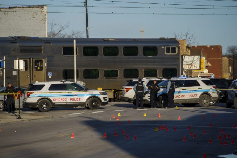 Chicago shooting leaves seven wounded outside pizza restaurant