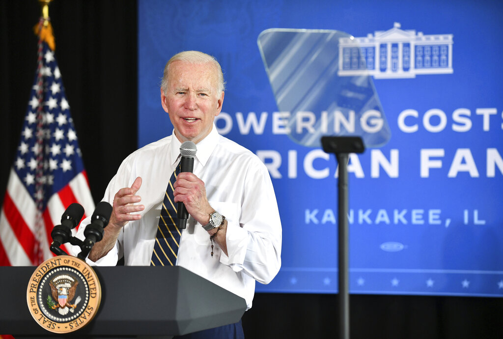 Biden calls for crackdown on baby formula price gouging