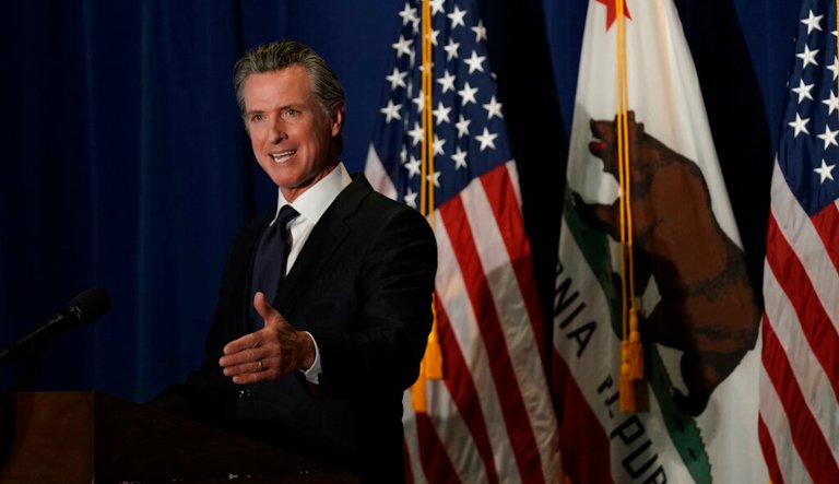 Newsom urges Justice Department to investigate Florida’s transport of immigrants