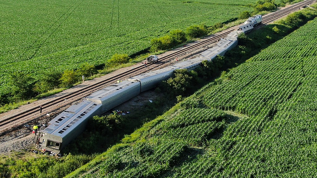 Missouri farmer warned railway about crossing before Amtrak derailment