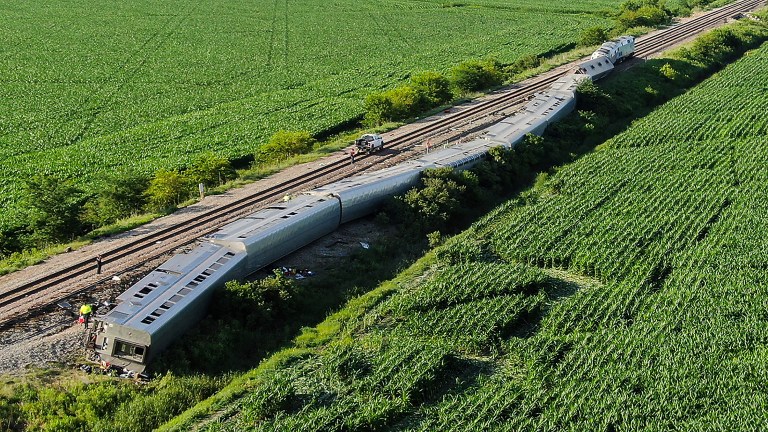 Missouri farmer warned railway about crossing before Amtrak derailment