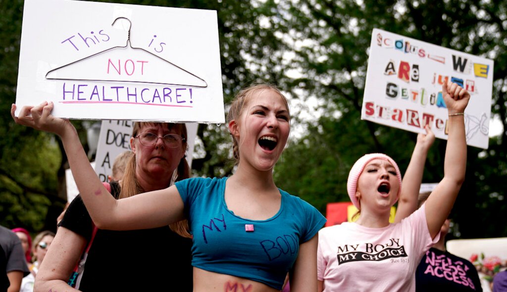 Public health experts do about-face on social distancing to support protests
