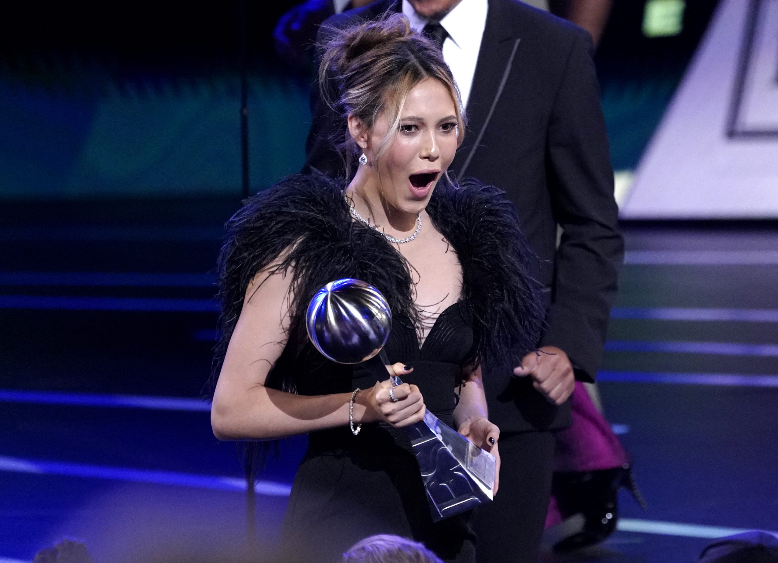 ESPN awards skier who ditched US to represent China