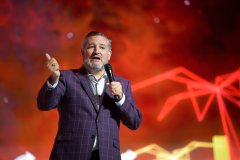 WATCH: Ted Cruz confronted on plane by Beto supporter over gun control