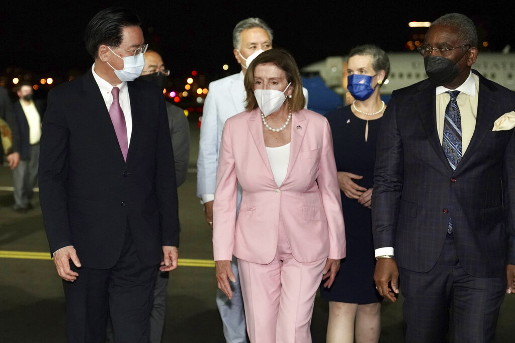 Pelosi met with semiconductor leaders during Taiwan visit to tout chips bill