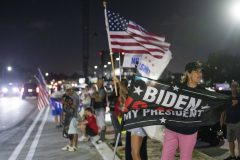 Trump supporters descend on Mar-a-Lago following FBI raid