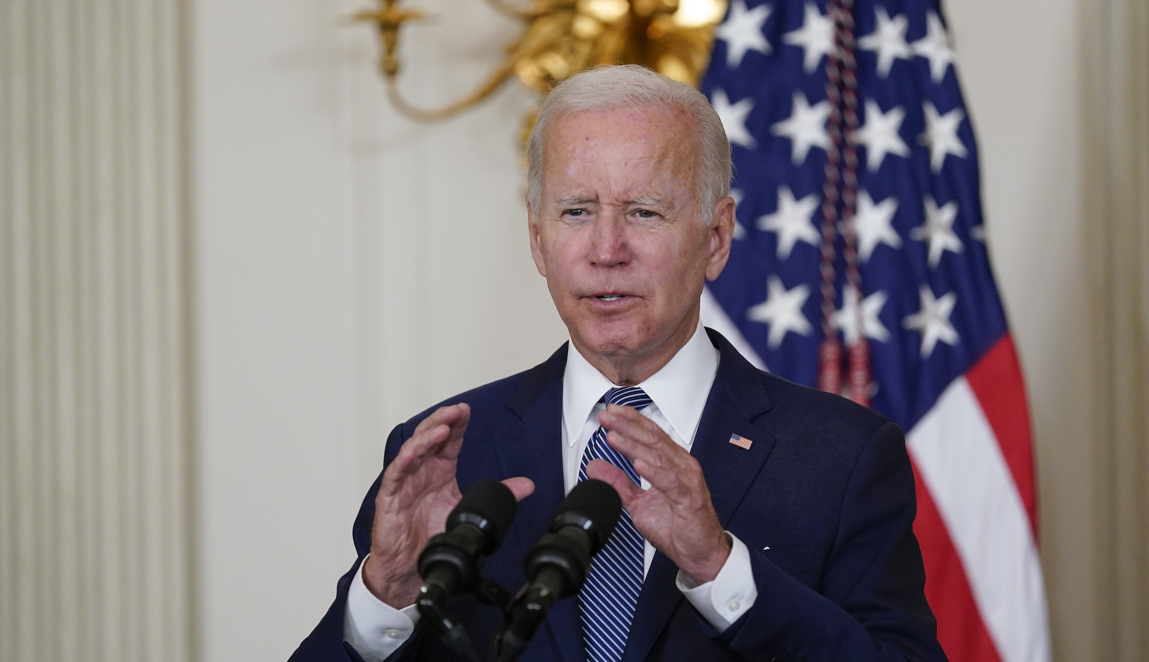 Biden announces mass student loan forgiveness program