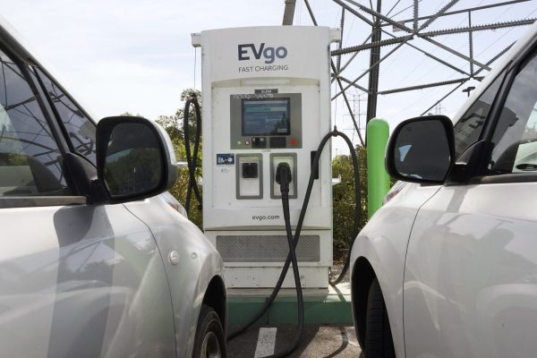 Electric vehicles struggle to hold up amid heat wave roasting US