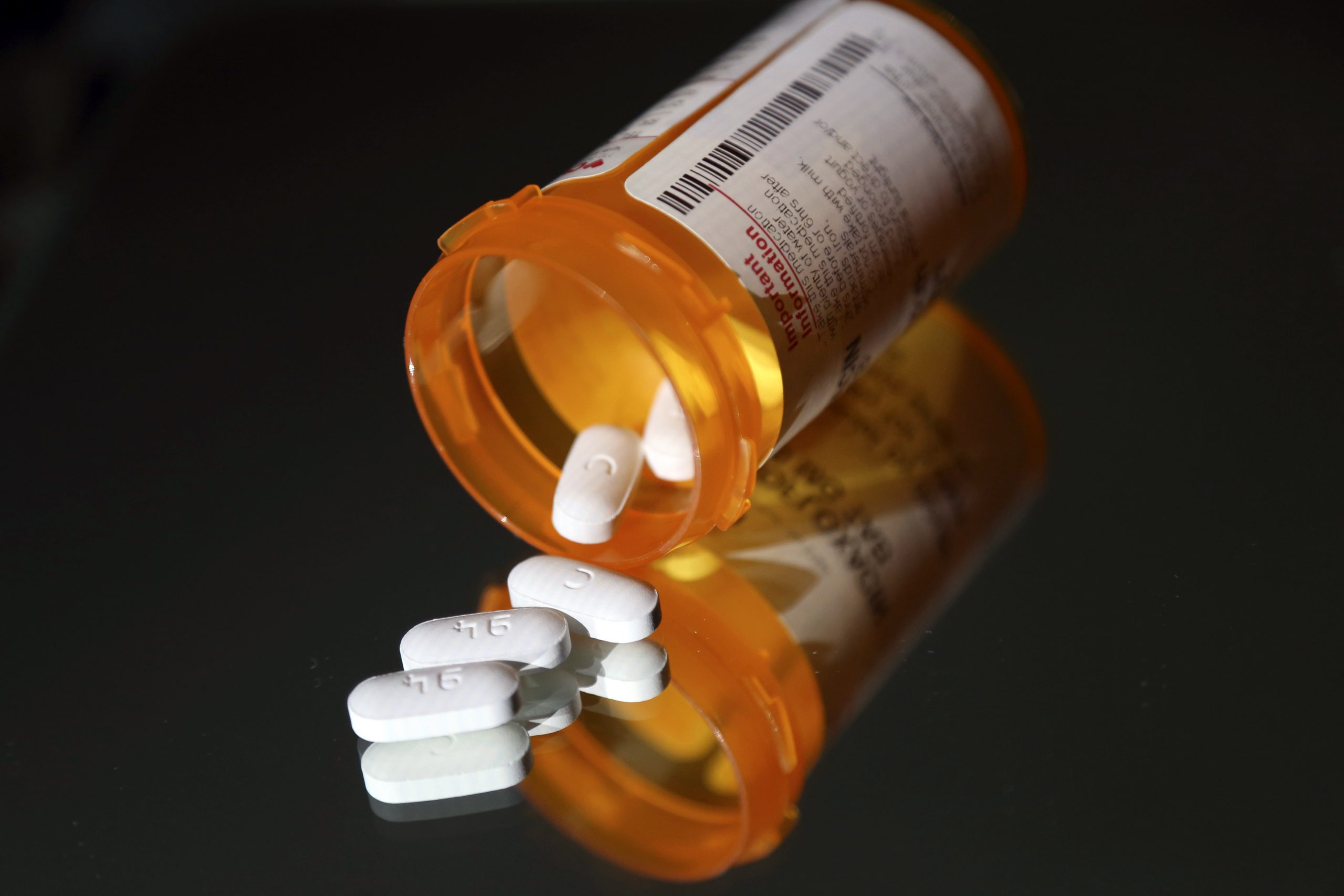 Bipartisan support on key panel for crackdown on pharmaceutical middlemen
