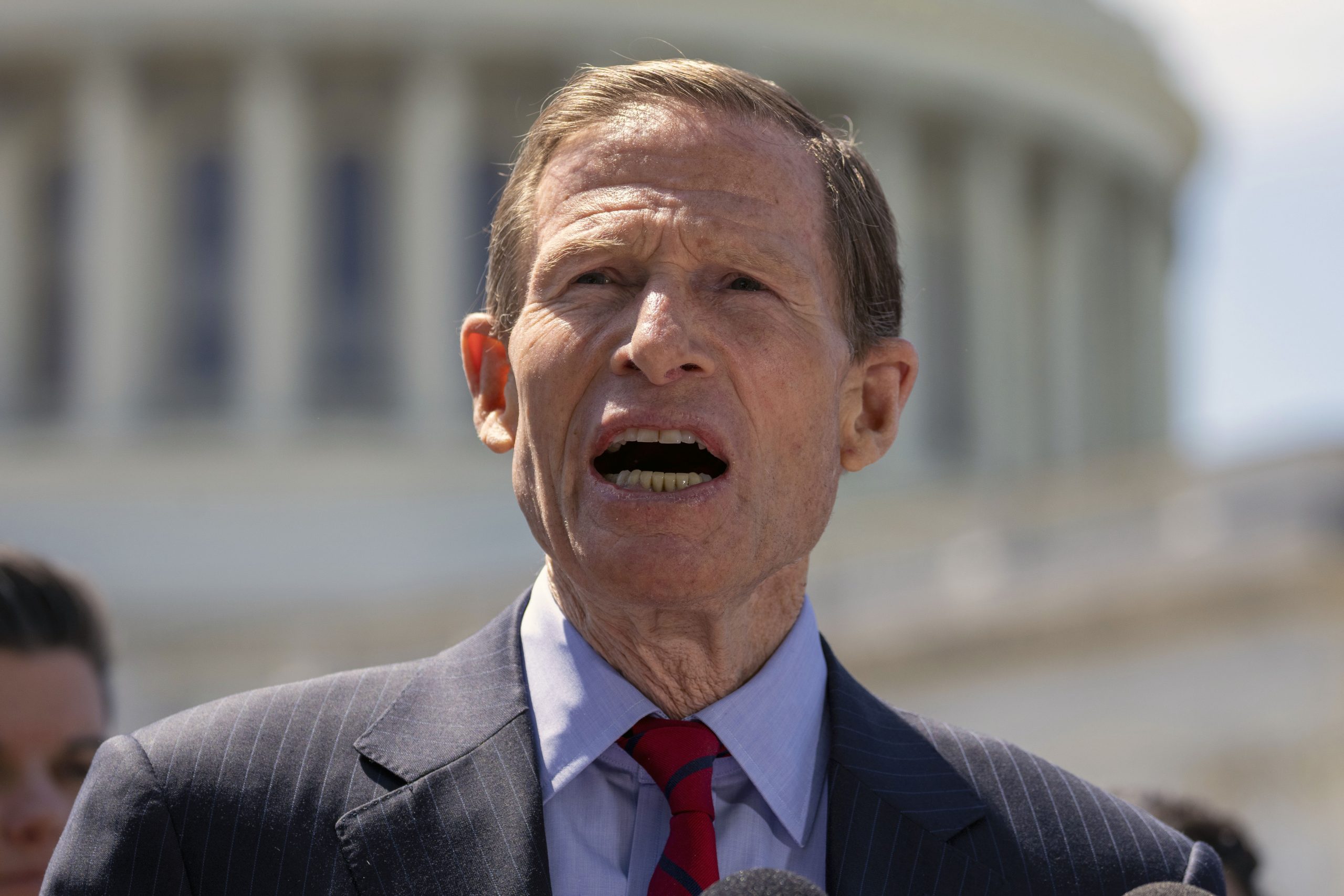 Democratic senator calls for DOJ to investigate Clarence Thomas