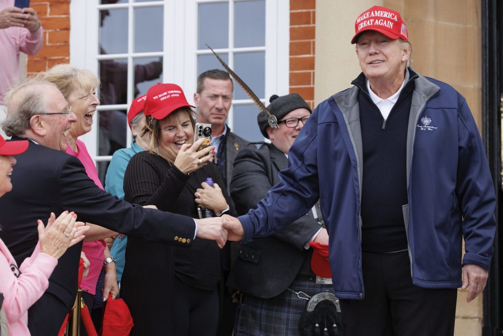 Trump greeted by hat-waving crowd at Scotland golf resort
