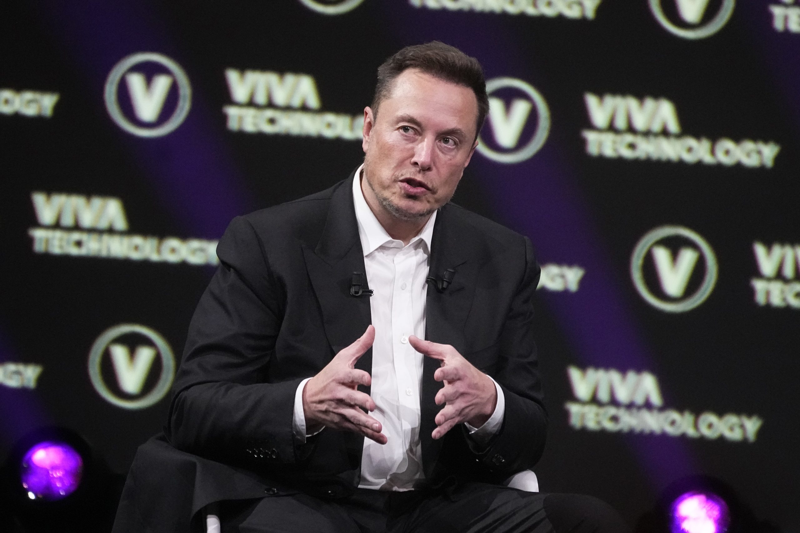 Elon Musk launches new AI company xAI
