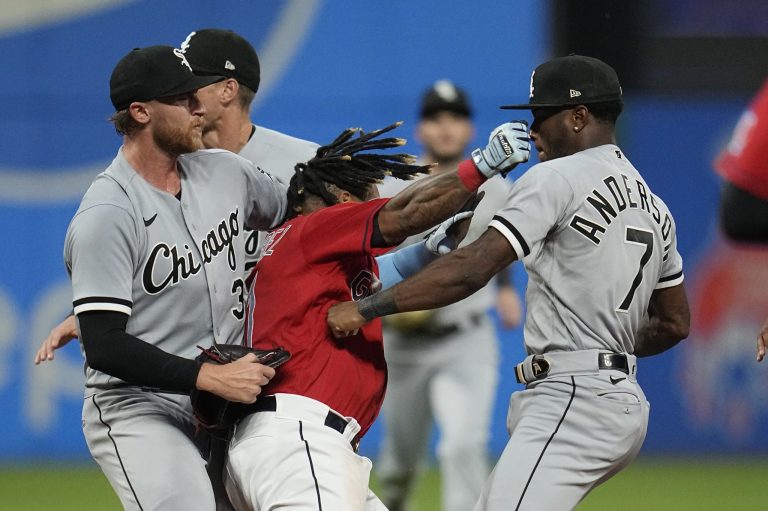 MLB players suspended after White Sox-Guardians brawl