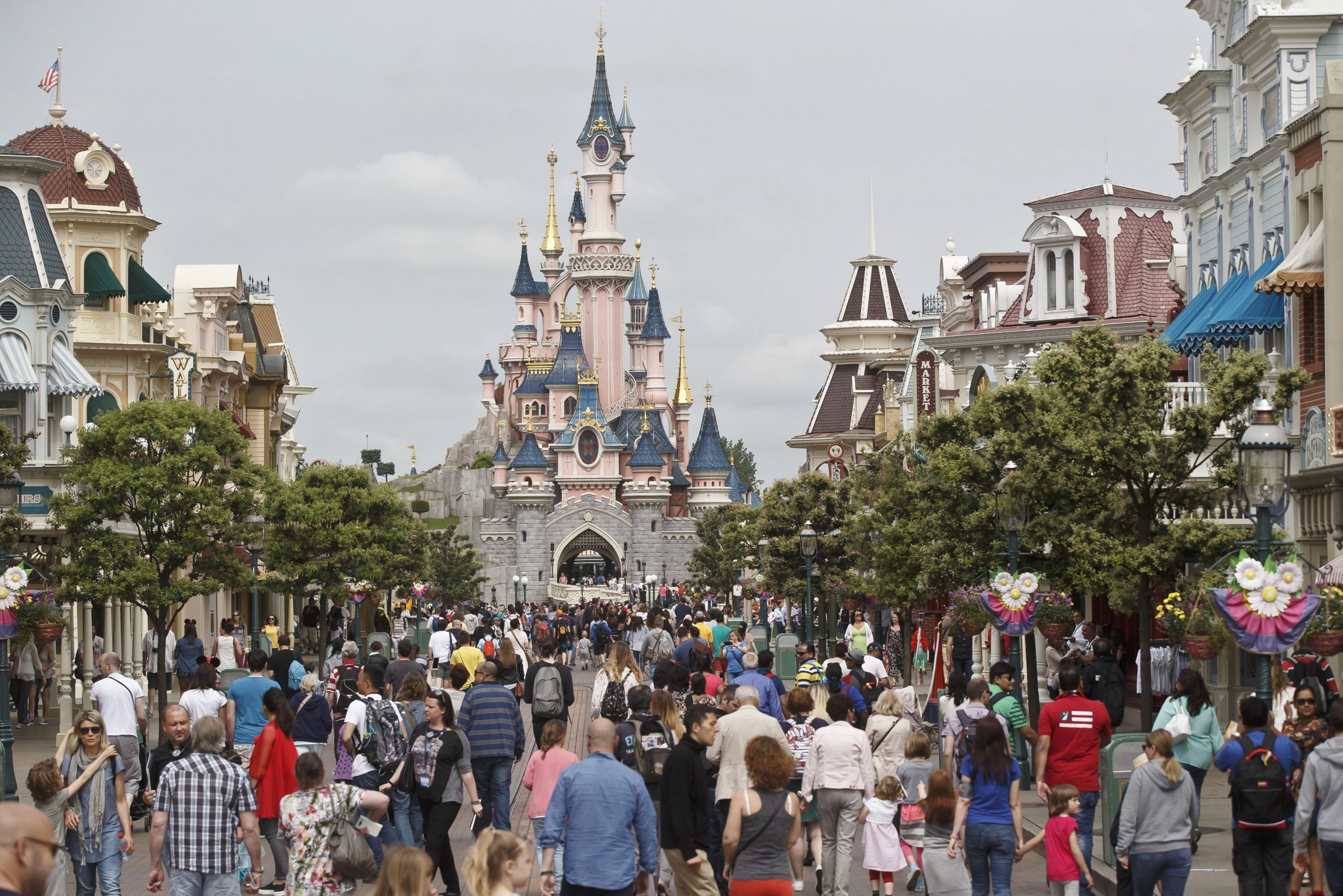 WATCH: Disney forced to apologize after Disneyland worker ruins proposal