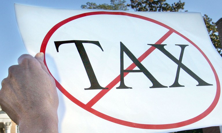 Slumping states turn to tax cuts