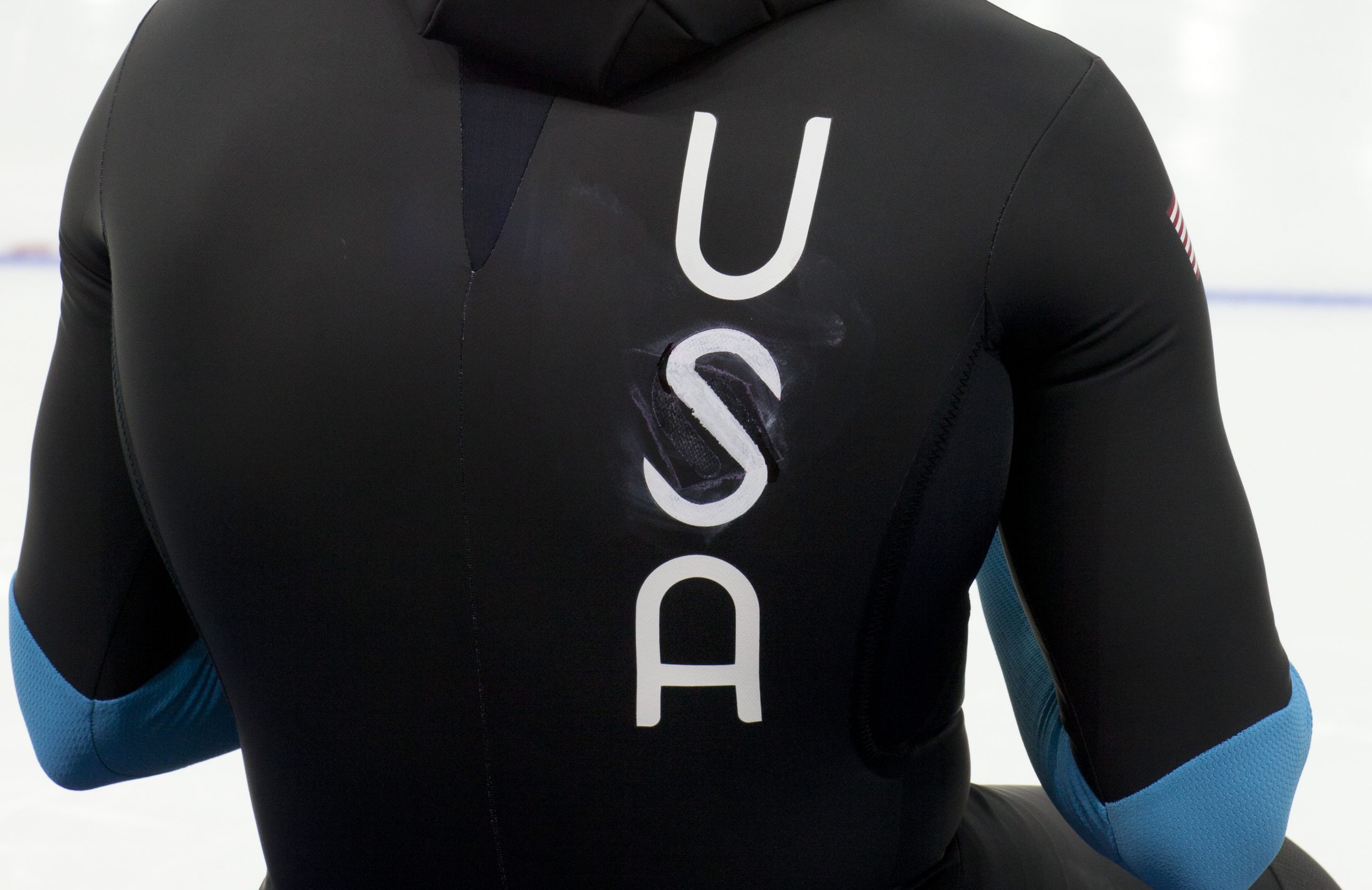 US Speedskating gambles on new suit, loses big