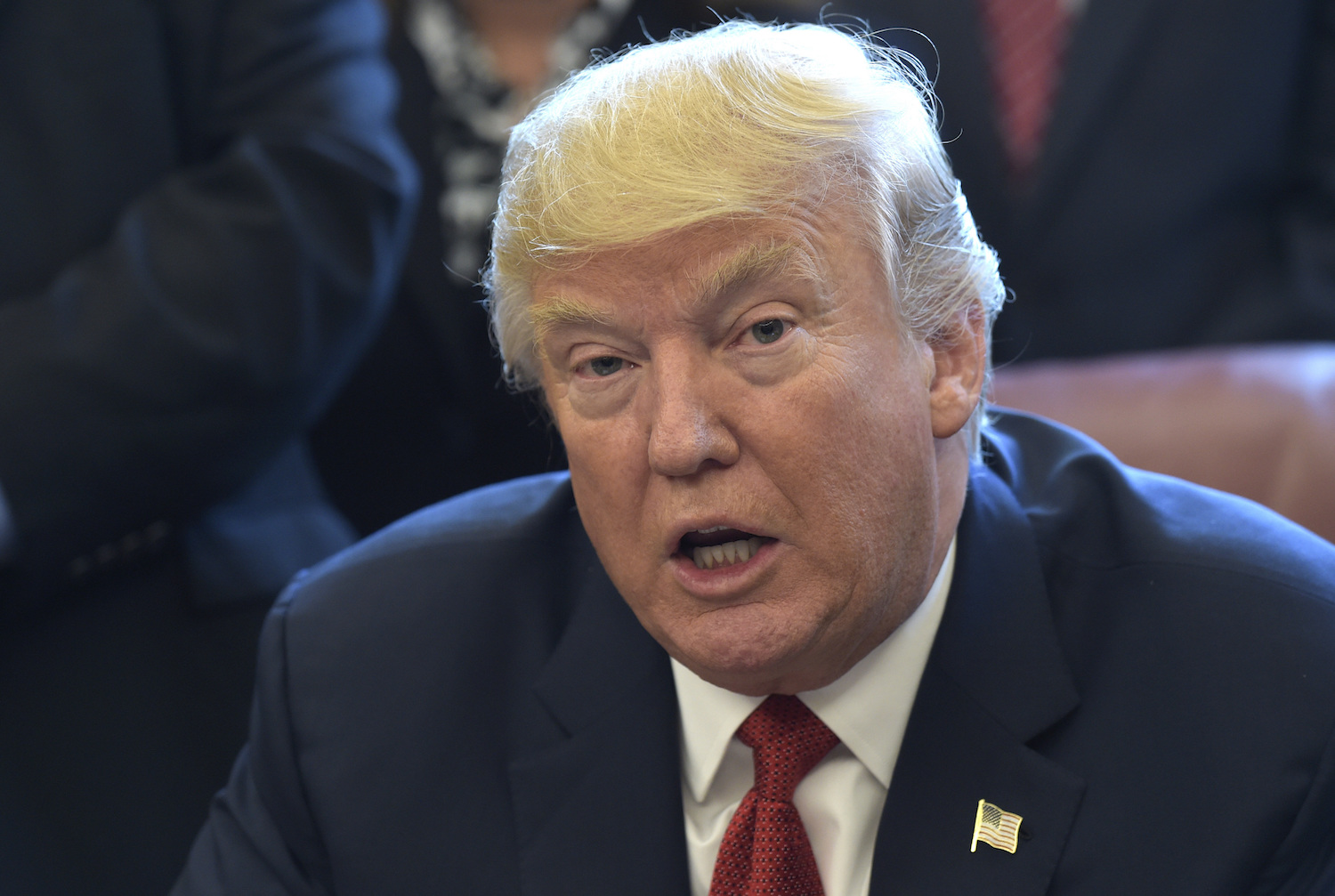 Twitter slaps warning label over White House tweet repeating message that broke rules about ‘glorifying violence’