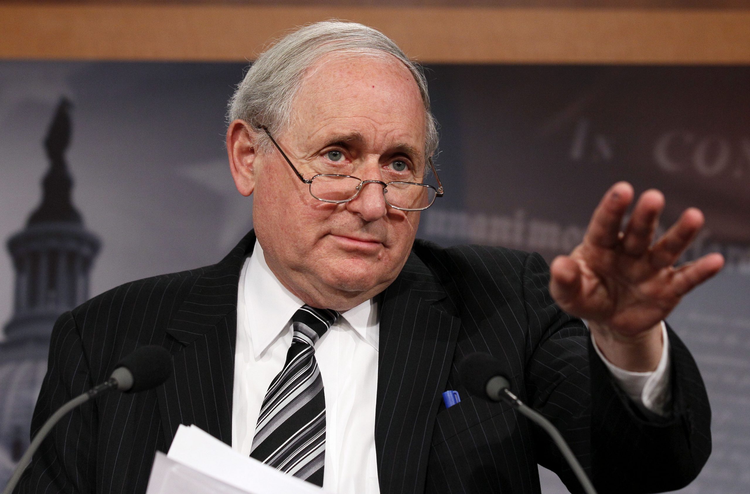 Top Democrat calls on Obama to target Russia’s energy, financial sectors