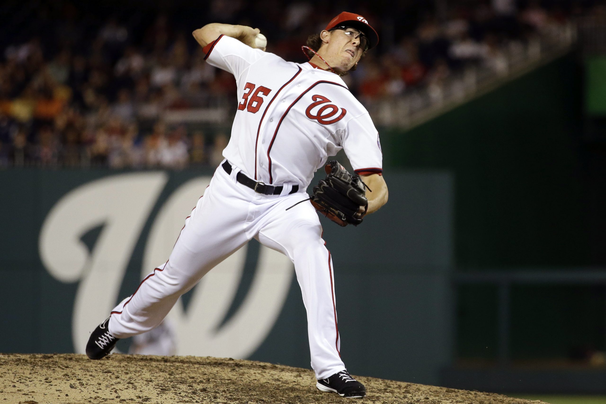 Clippard blows save as Nationals fall to Brewers