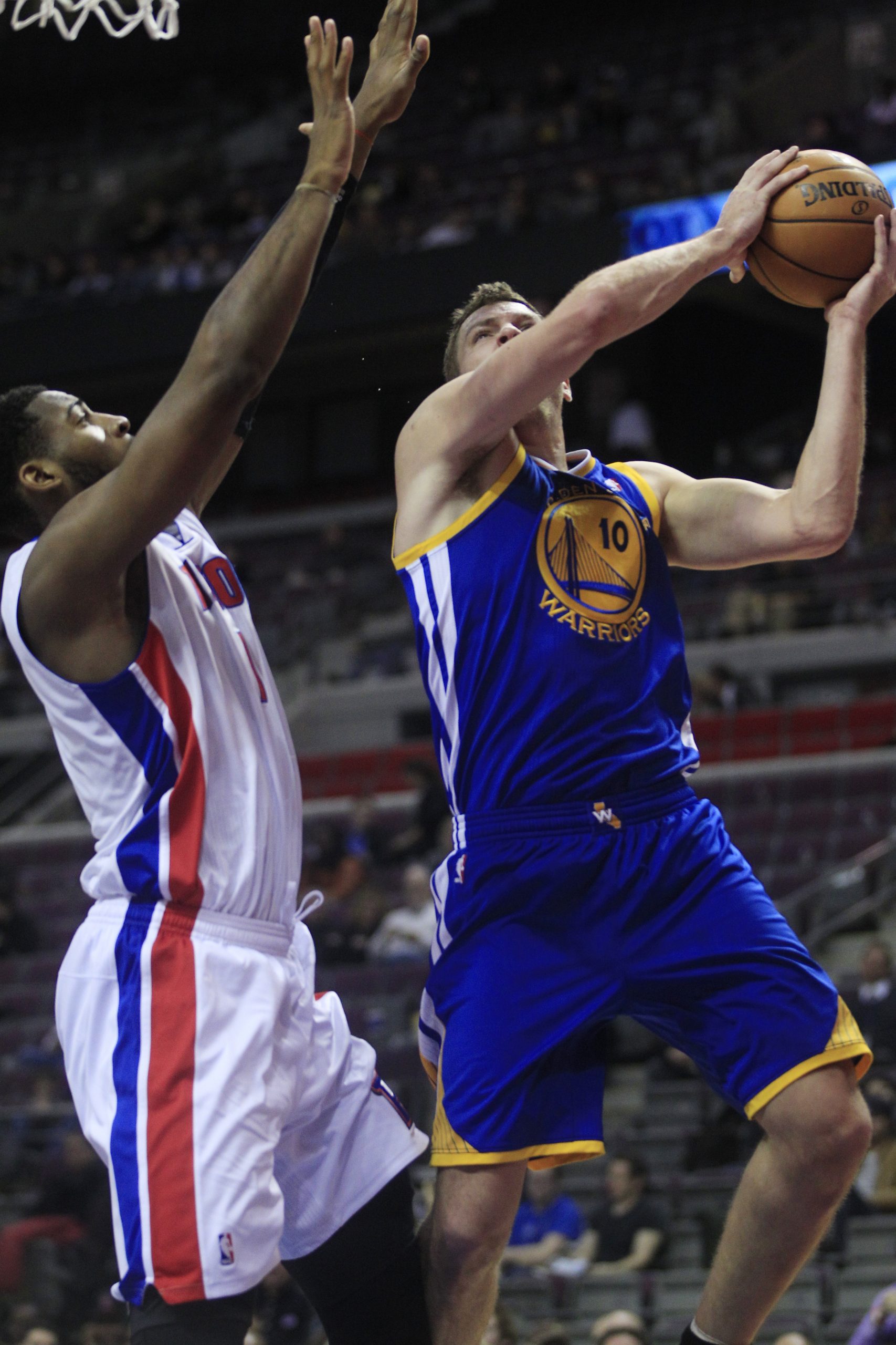 Warriors pull away to beat Pistons 104-97