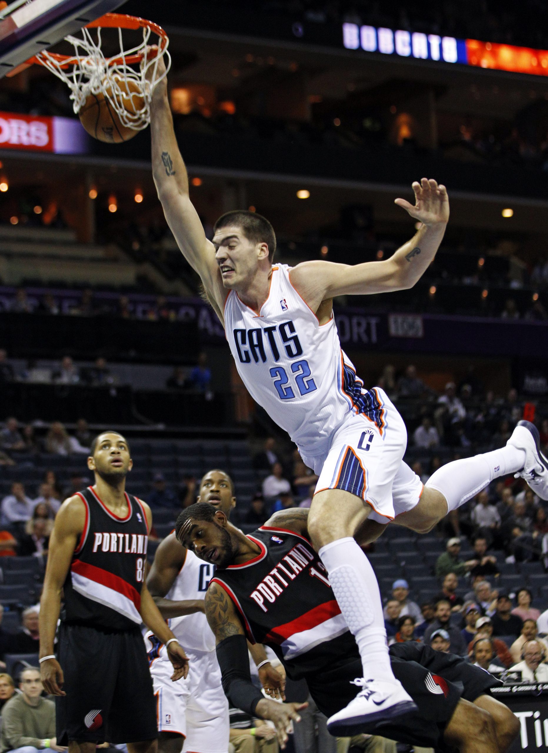 Blazers storm back to beat Bobcats 118-112 in OT
