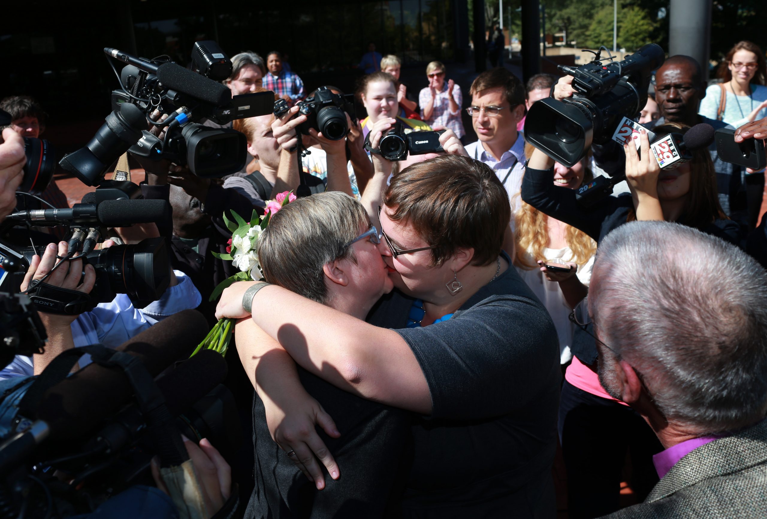 Va. governor orders same-sex marriage compliance