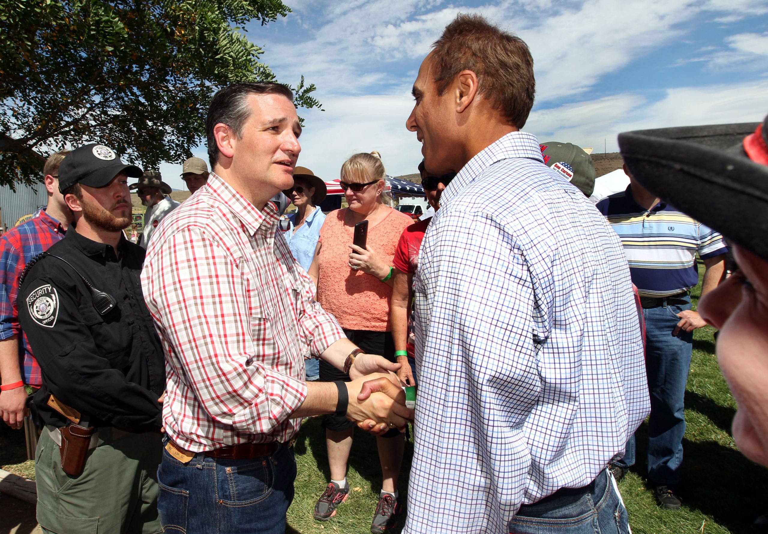 With all attention on Trump, Ted Cruz rises in GOP race