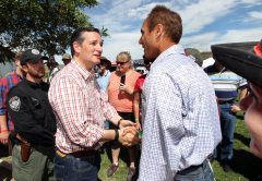 With all attention on Trump, Ted Cruz rises in GOP race