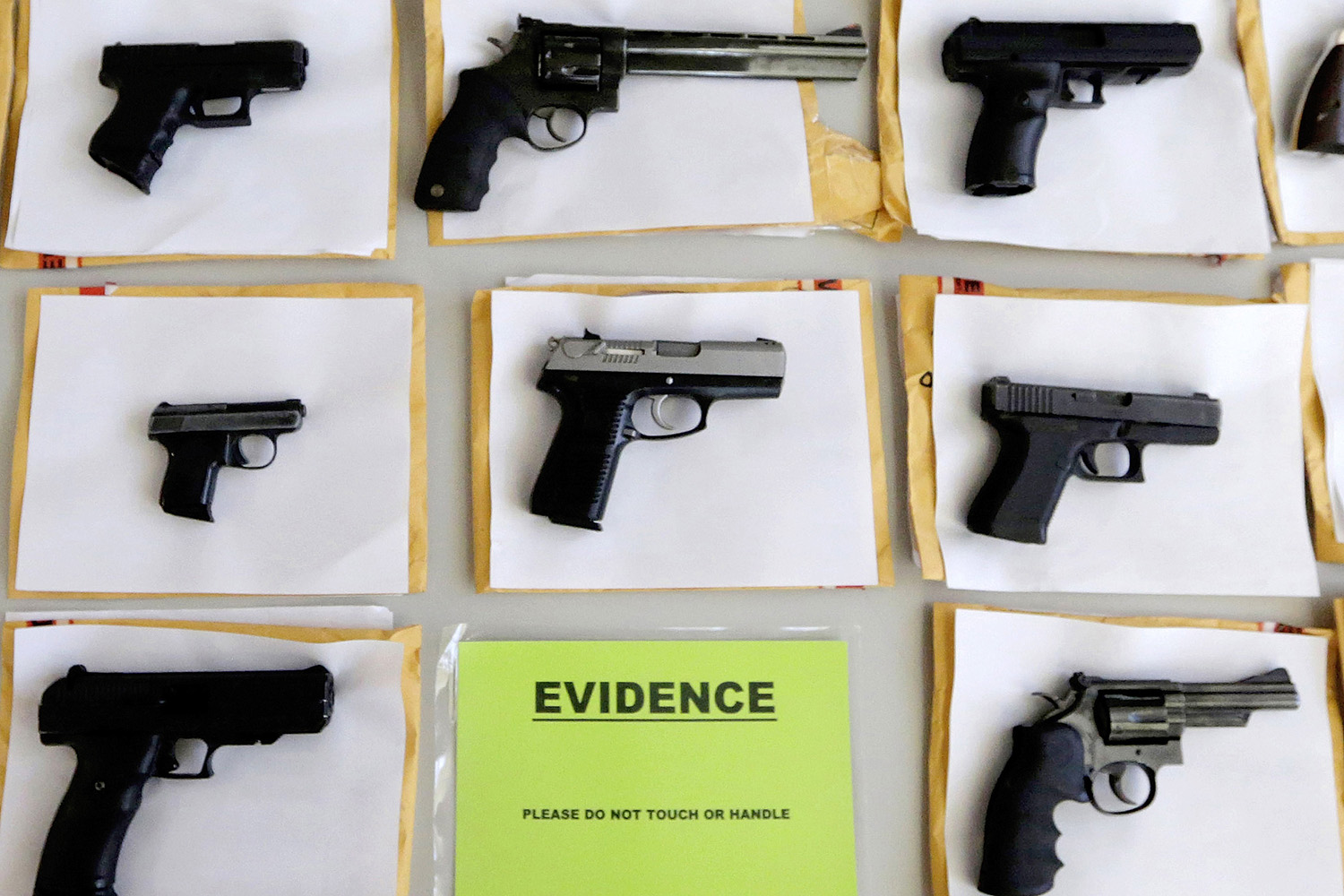 Venezuela police confiscate and destroy 2,000 guns