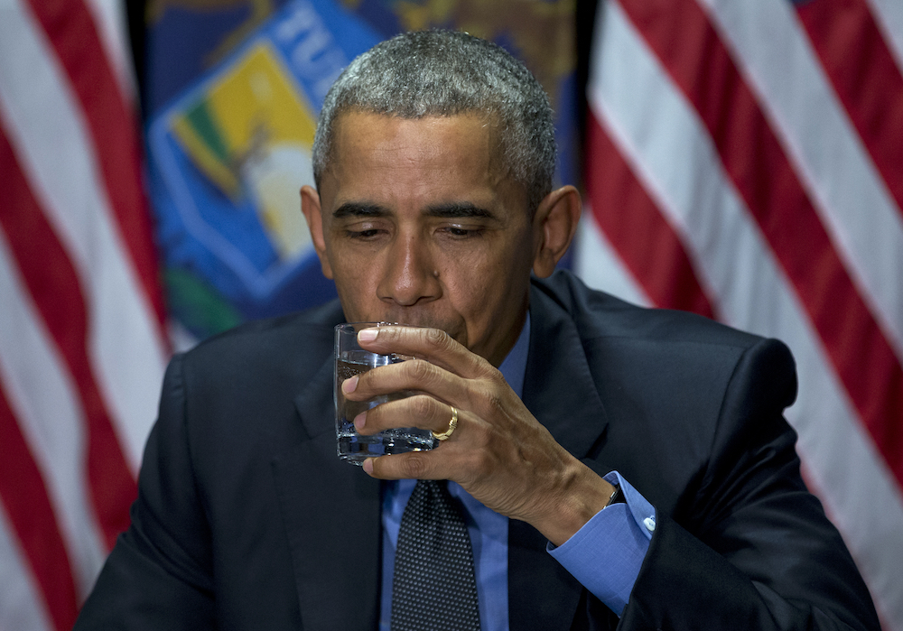 Obama sips Flint water after lead crisis meeting