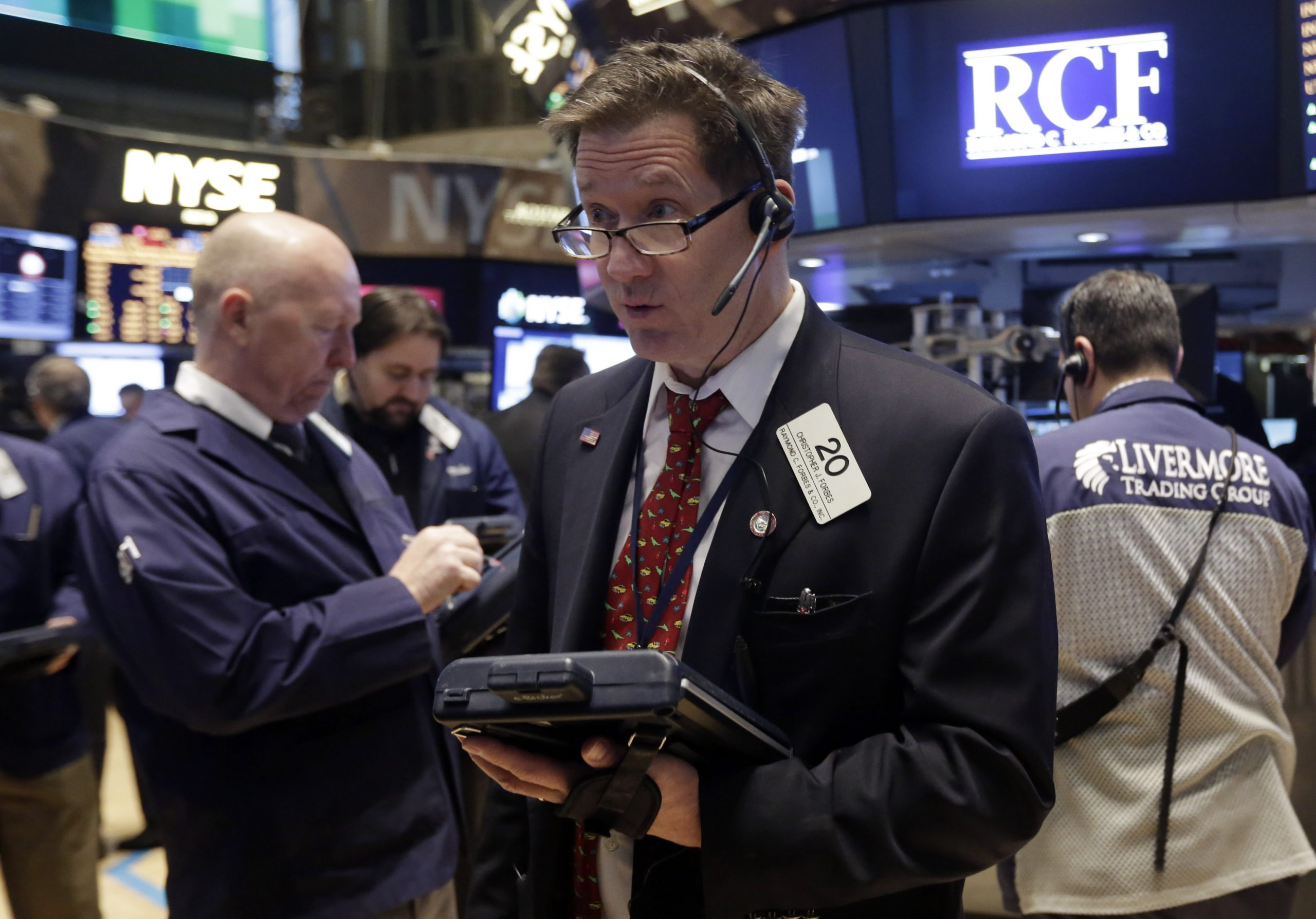 US stocks edge higher; JC Penney soars