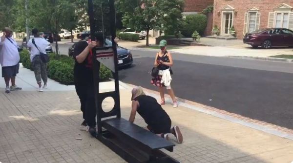 Anti-rich sentiment drives former Amazon employees to pick up the guillotine