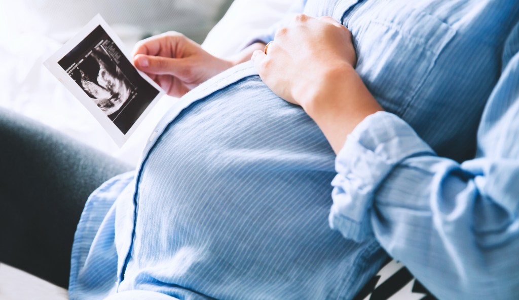 Senate panel advances bill to boost maternity care