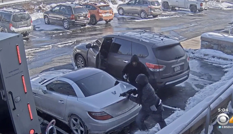 VIDEO: FBI searching for three men after bold armored truck robbery outside bank