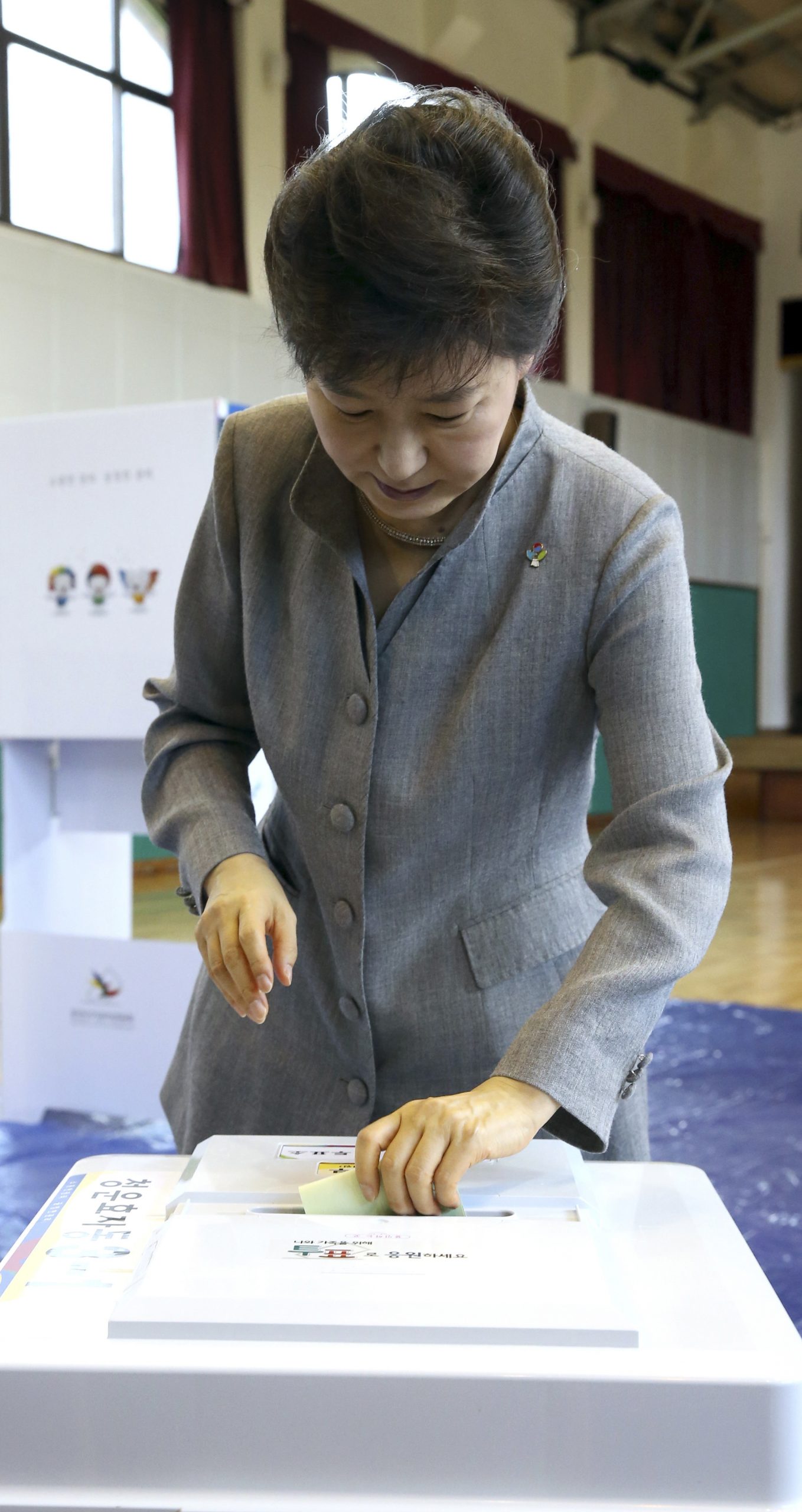 South Koreans vote following ferry sinking
