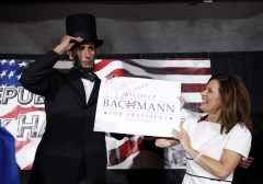 Perry courts Bachmann’s Tea Party voters