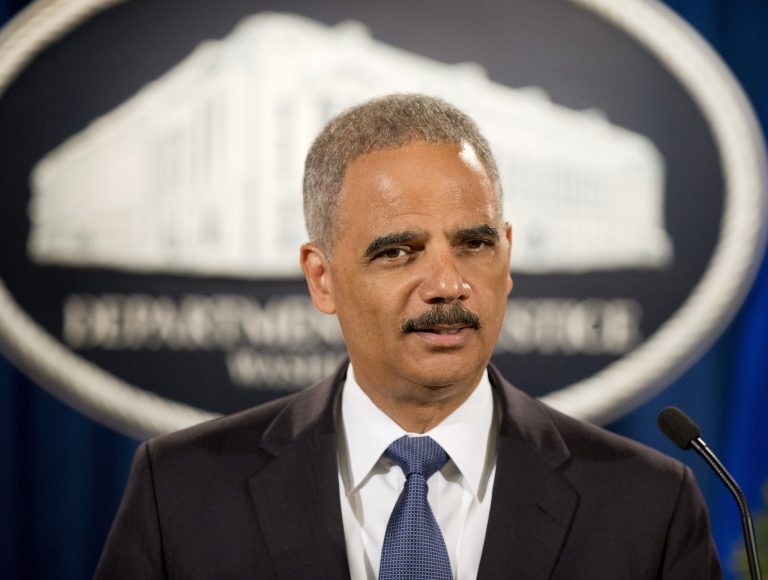Lawyers for migrants? Administration says yes, no