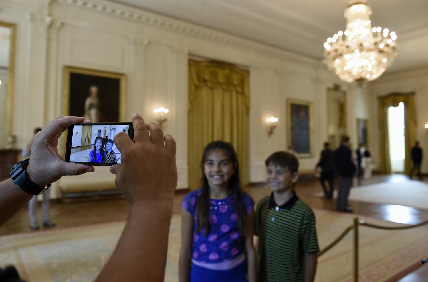 White House to resume public tours after lawmakers complain