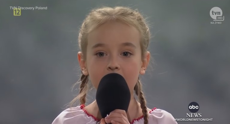 Amelia Anisovych sings at a benefit concert for Ukraine.