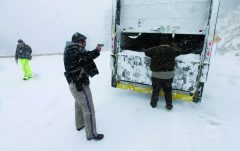 Clear sky aids mountain hunt for fugitive ex-cop