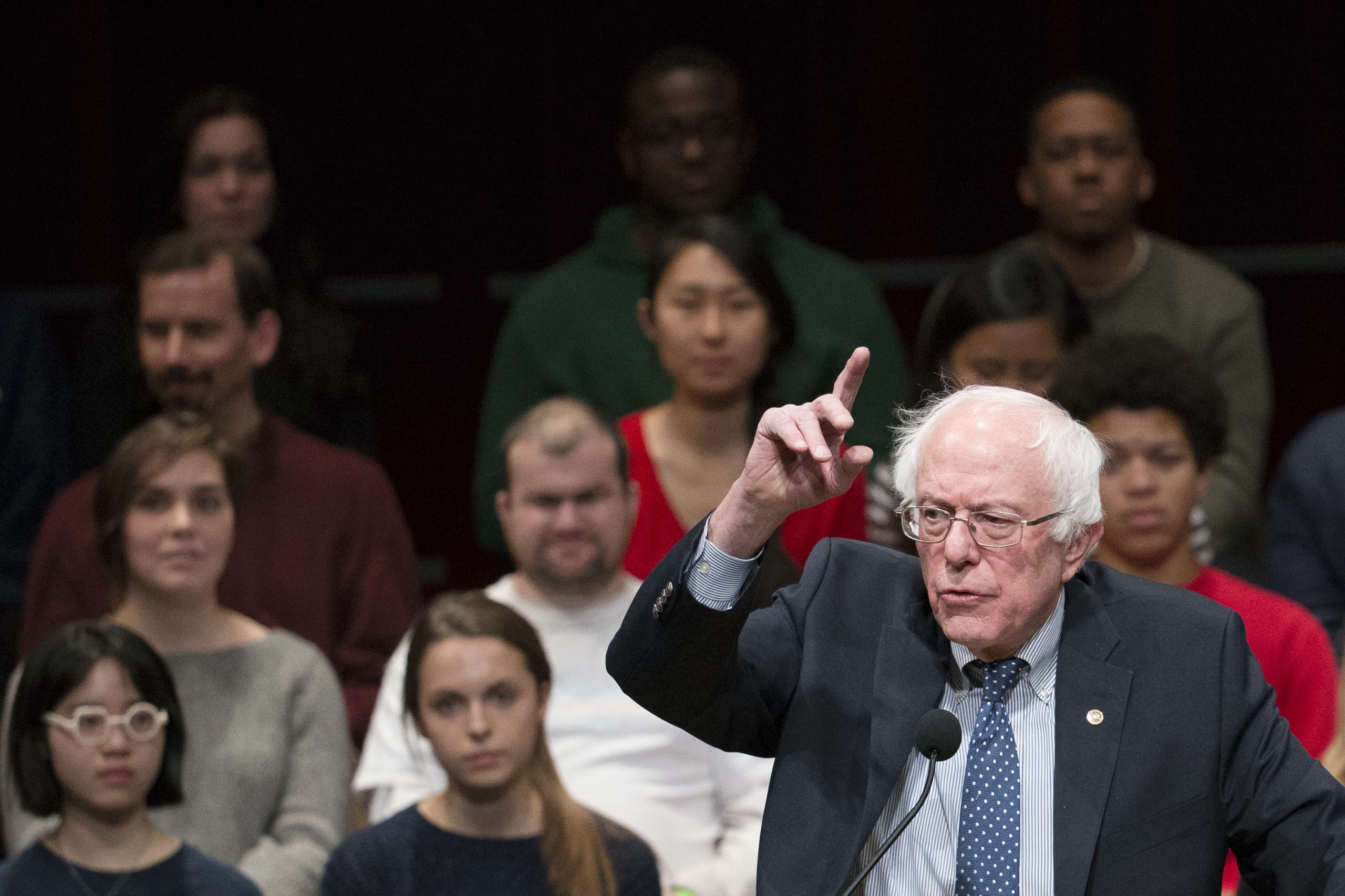Sanders says Michigan Gov. Snyder should resign over water crisis