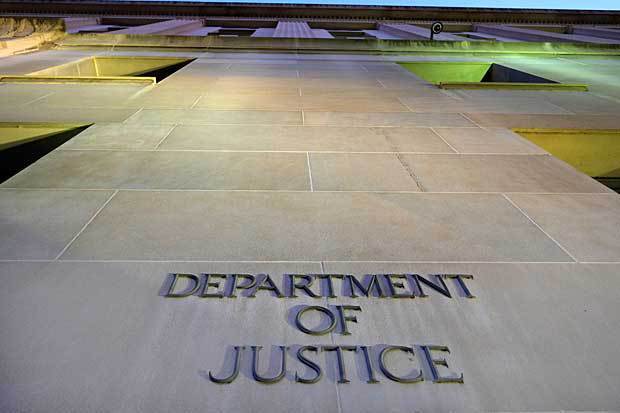 Poll: Most saw Holder’s Justice motivated by politics