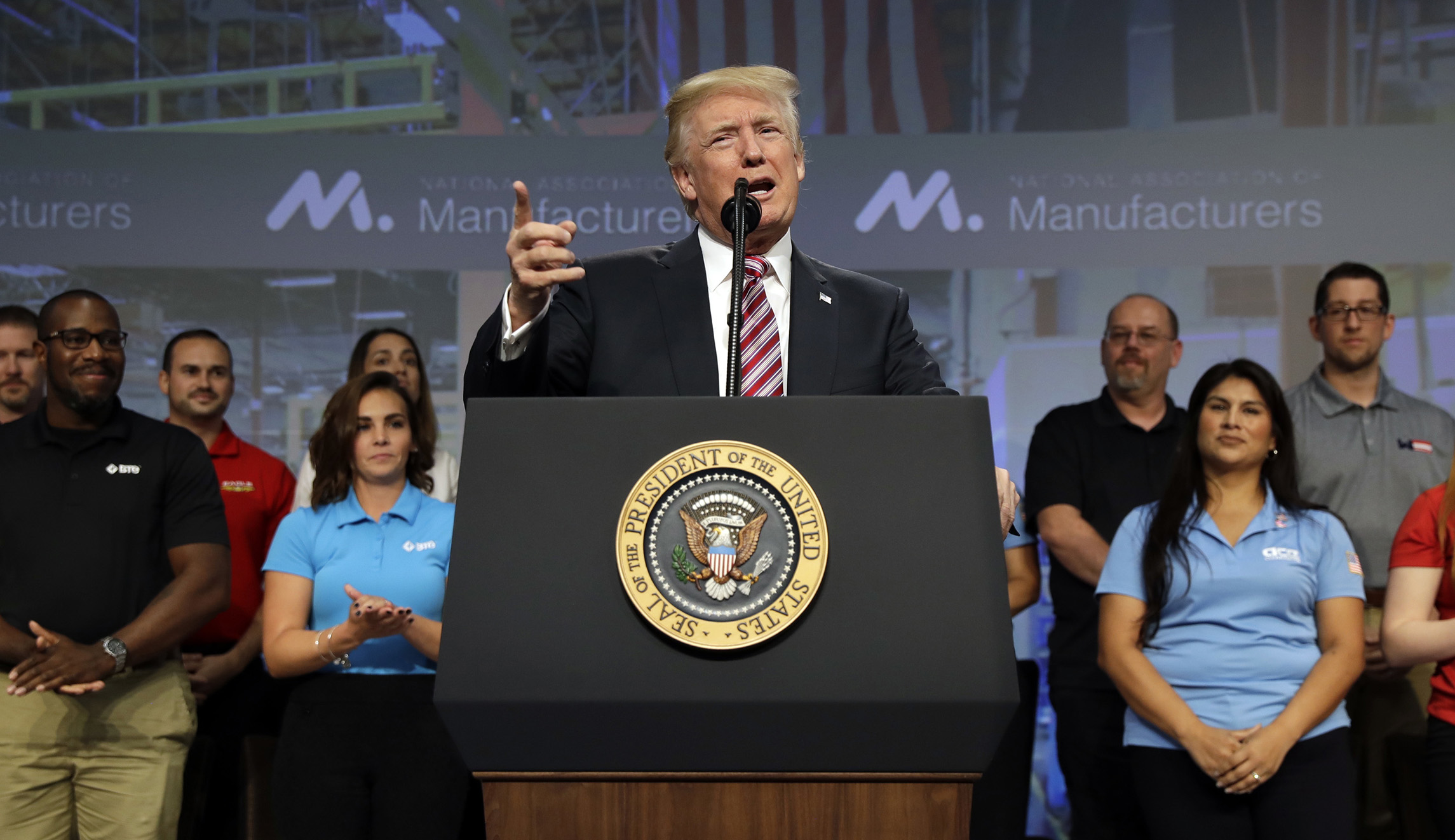 Corporate America gets caught between vibrant economy and Trump’s trade war