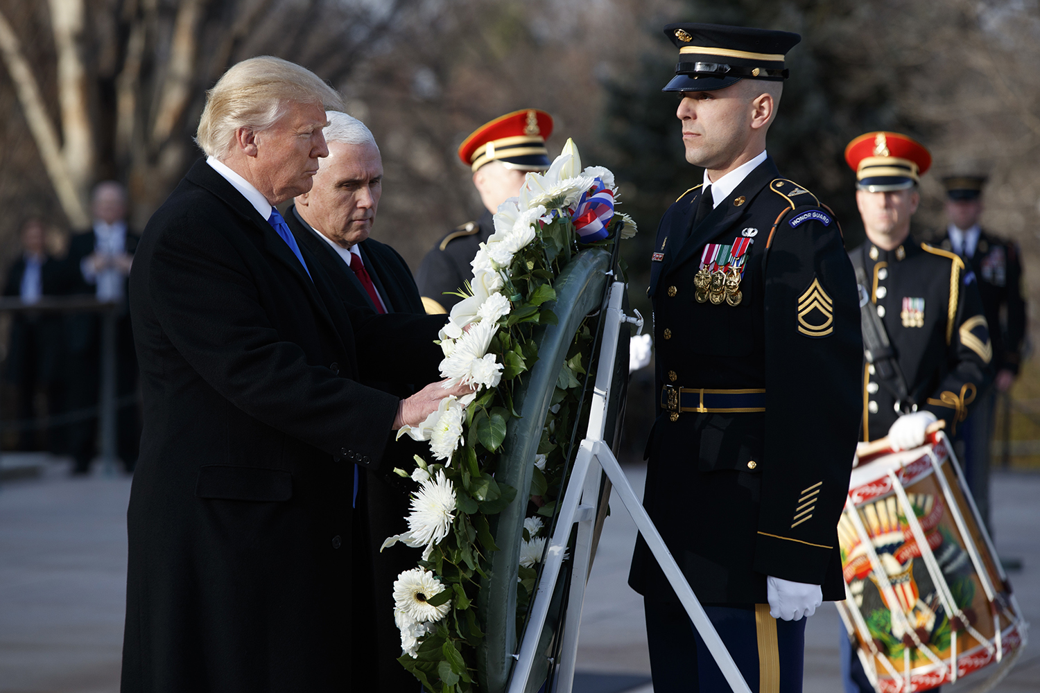 Trump, Pence participate in wreath-laying ceremony at Arlington cemetery
