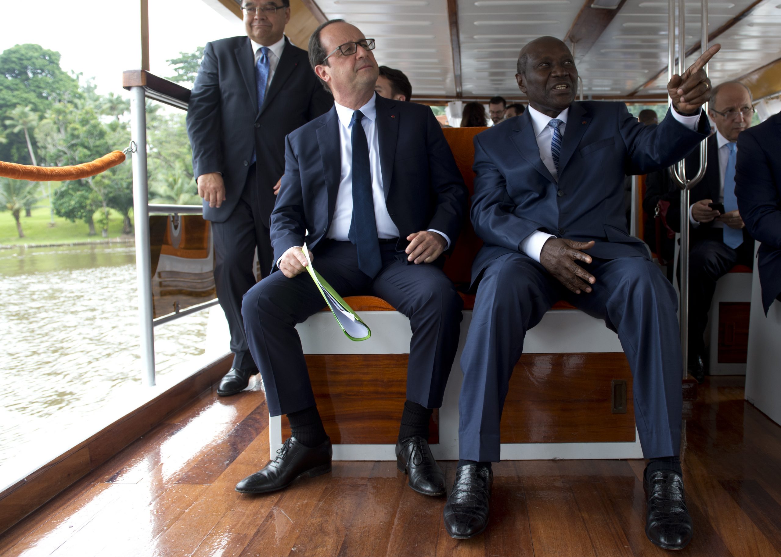 French president Hollande visits Niger on tour