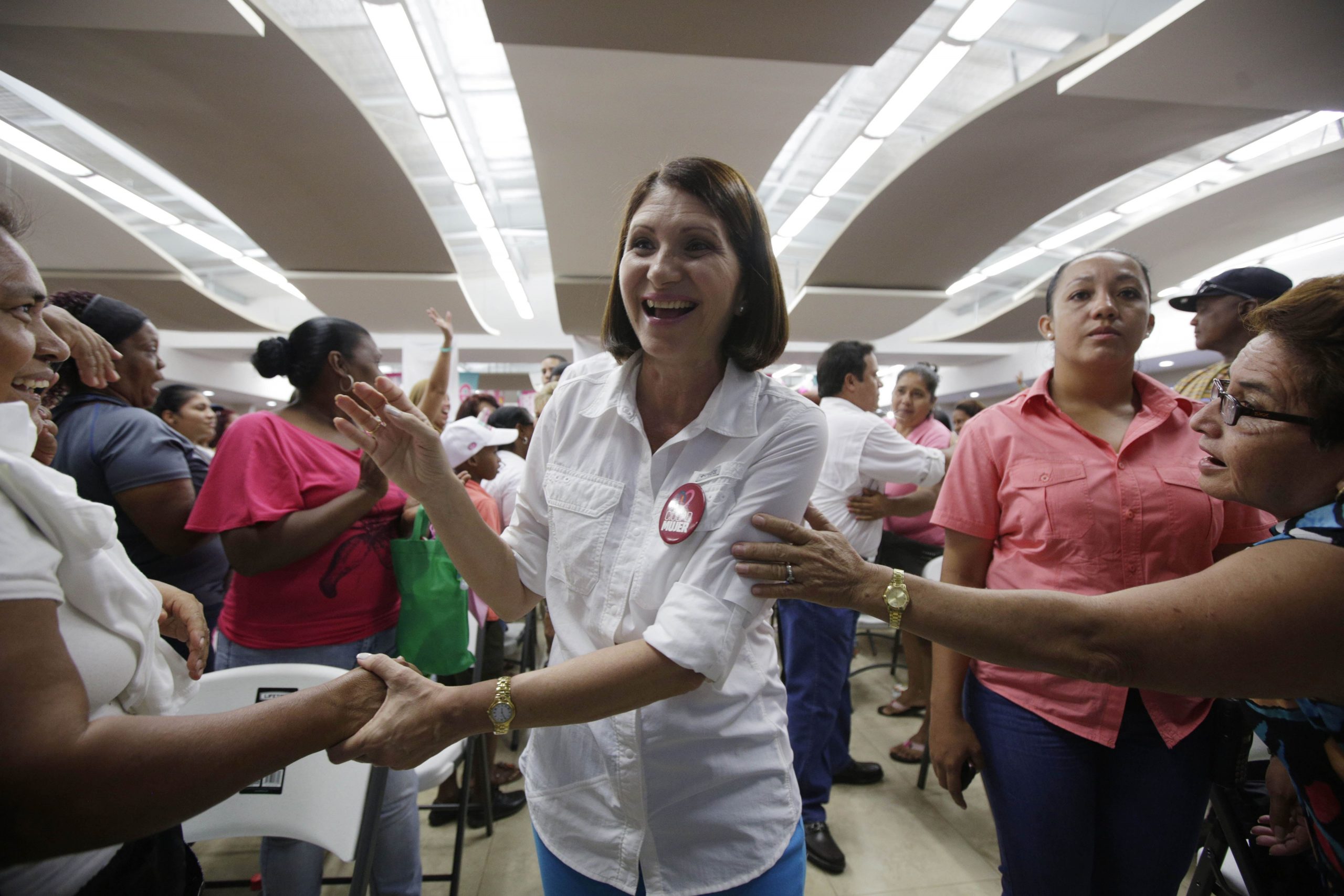 Panama’s outgoing president touts wife’s candidacy