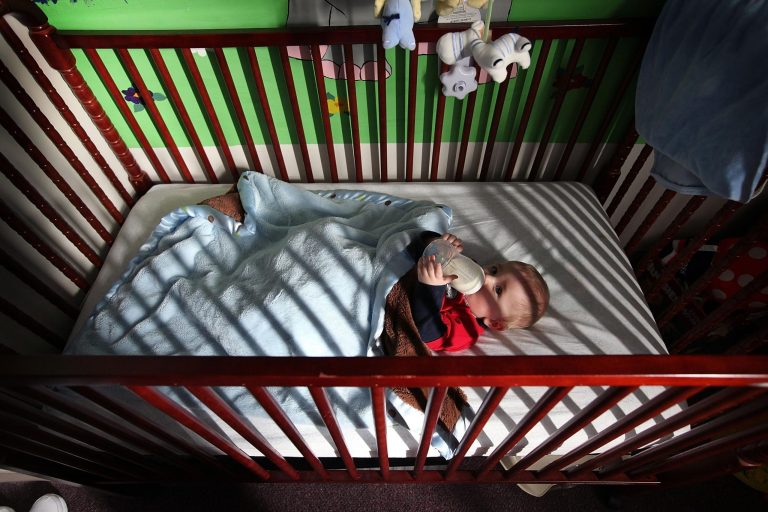 Md. proposes ban on baby crib cushions