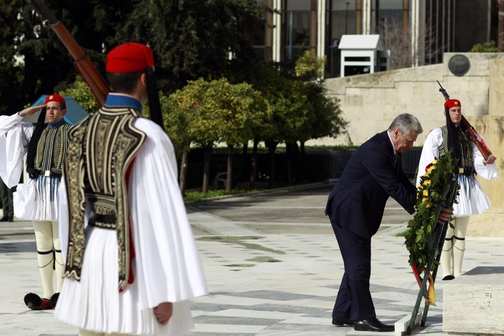 Greek president presses Germany’s Gauck on WWII