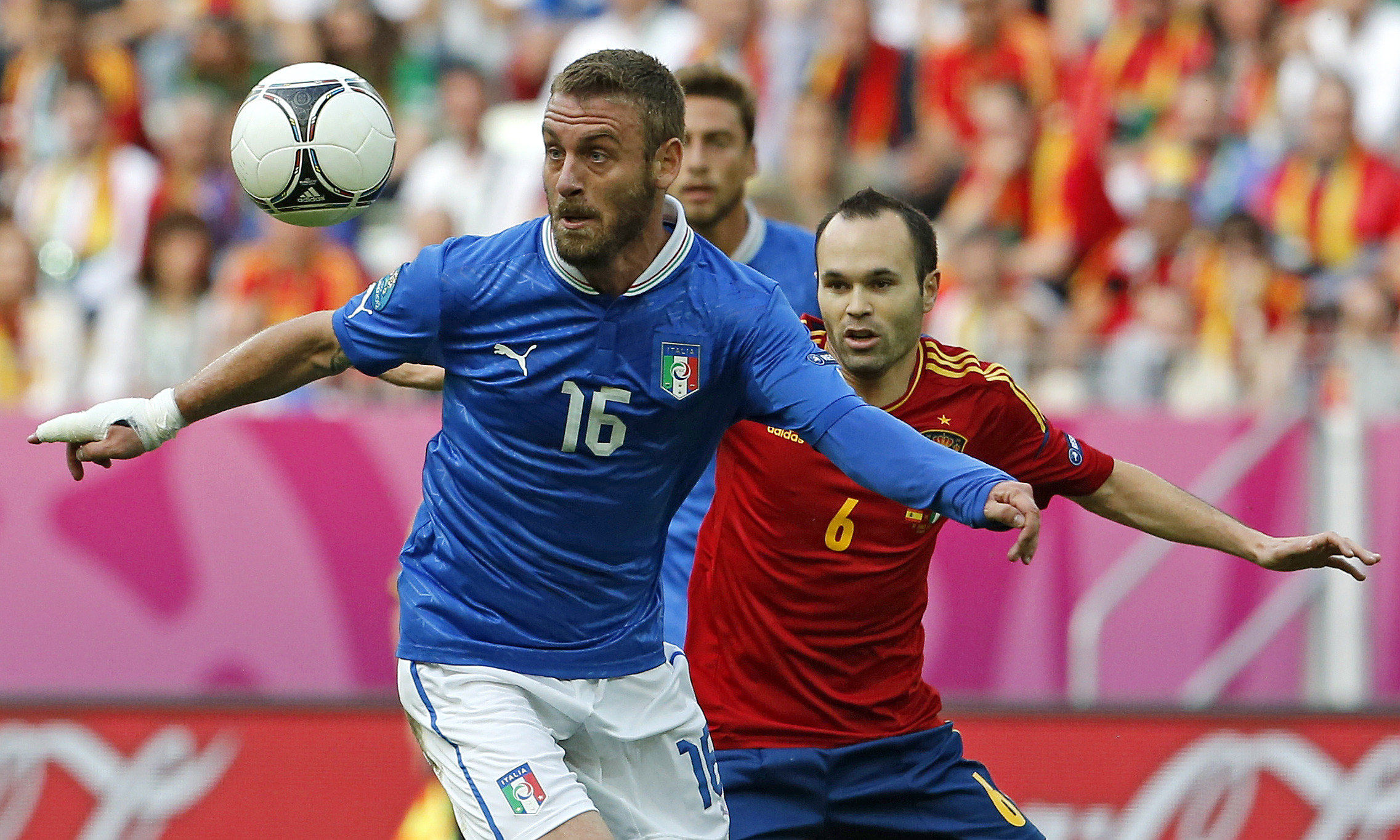 Spain held to 1-1 tie by scandal-ridden Italy