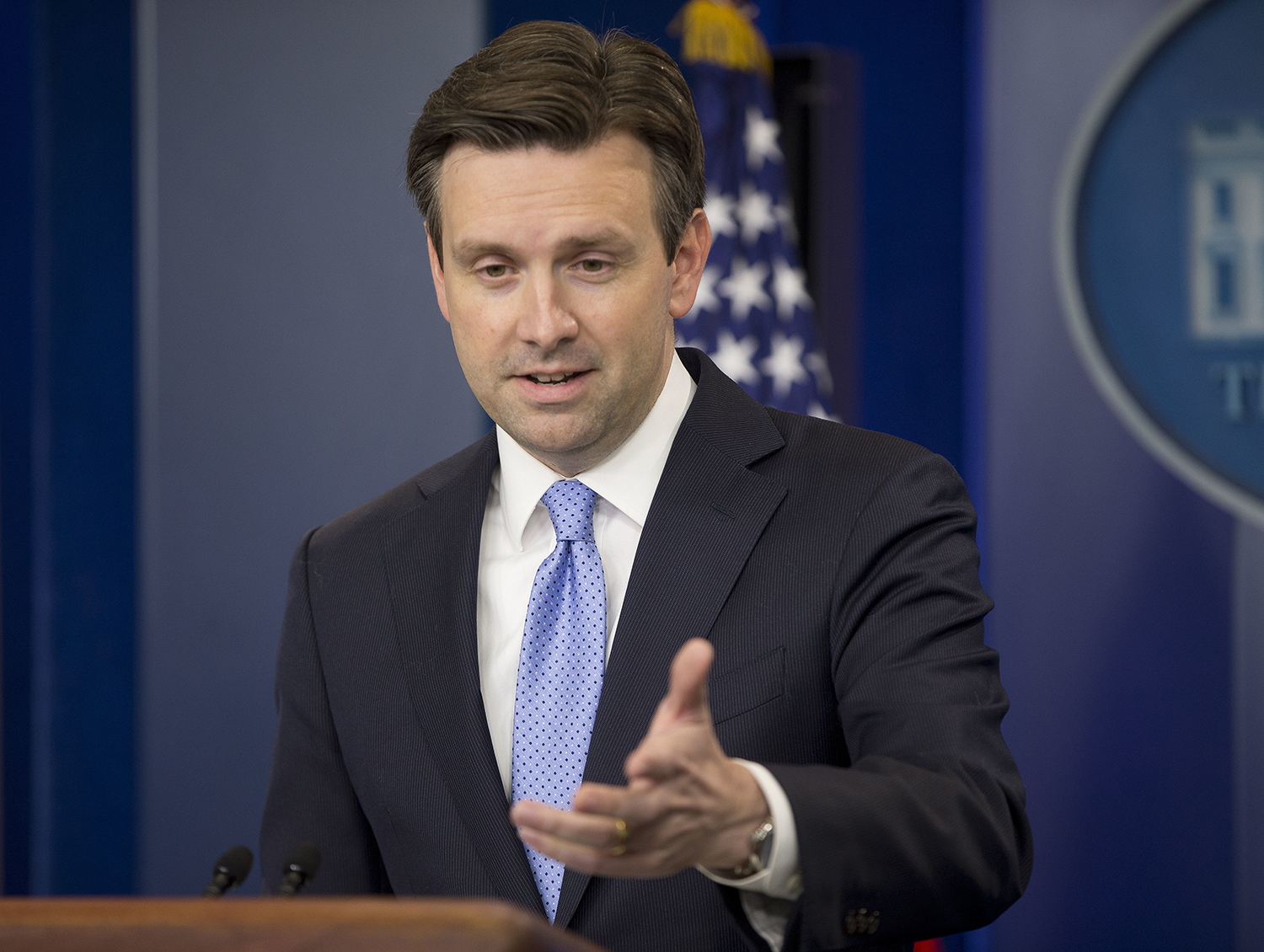 WH refuses to say Lynch, Clinton meeting was a mistake